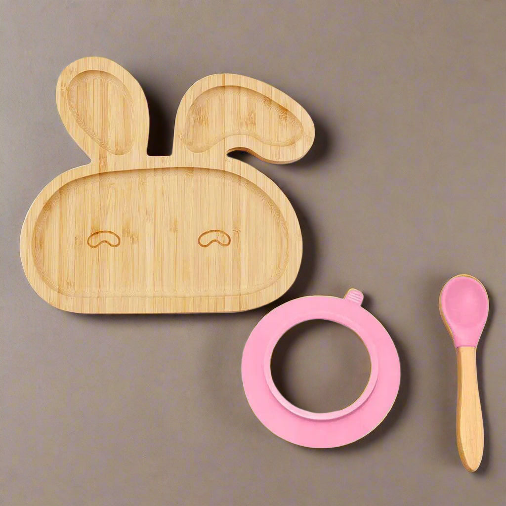 Bamboo baby bowl with suction base and matching spoon. Non-toxic, BPA-free, and eco-friendly, ideal for baby-led weaning and mess-free meals